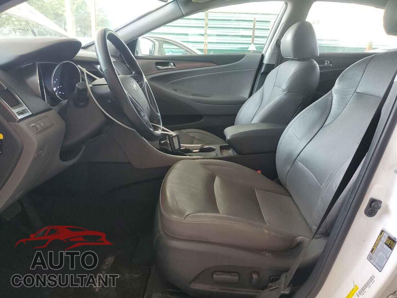 HYUNDAI SONATA 2014 - KMHEC4A42EA115752