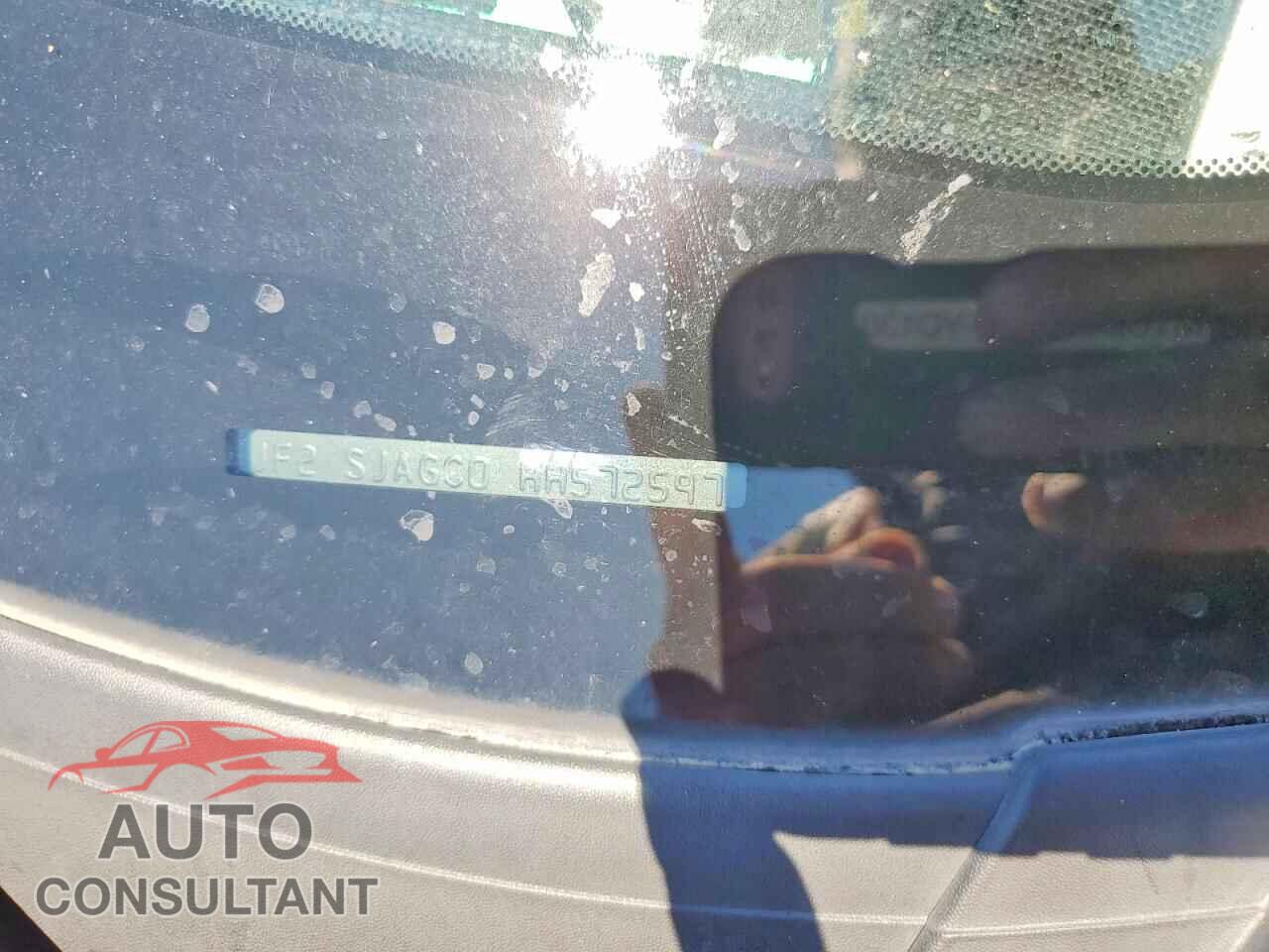 SUBARU FORESTER 2017 - JF2SJAGC0HH572597