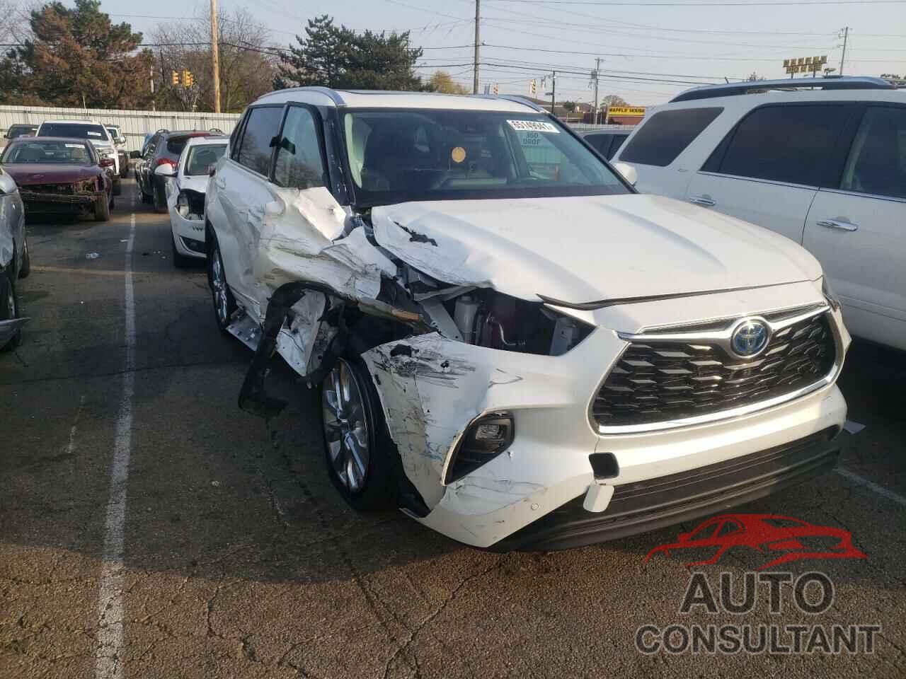 TOYOTA HIGHLANDER 2021 - 5TDXBRCH2MS023457