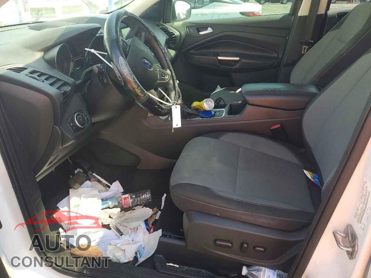 FORD ESCAPE 2017 - 1FMCU0GD0HUB86830