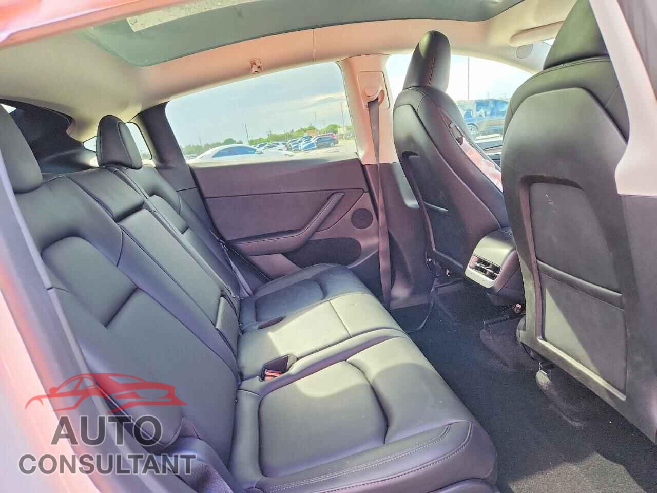 TESLA MODEL Y 2024 - 7SAYGAEE4RF167455