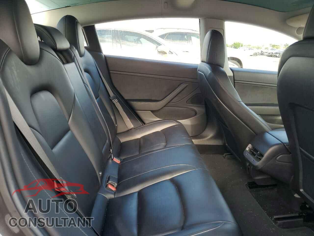 TESLA MODEL 3 2018 - 5YJ3E1EA8JF040948