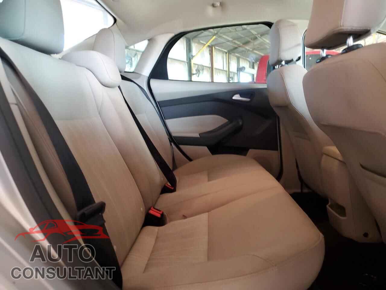 FORD FOCUS 2016 - 1FADP3F27GL282496
