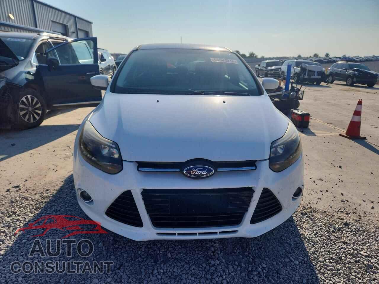 FORD FOCUS 2012 - 1FAHP3K2XCL384652