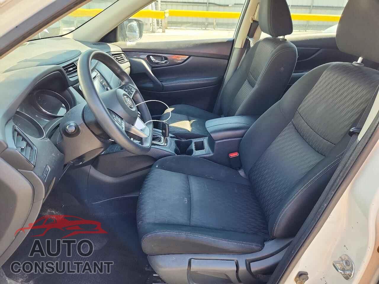 NISSAN ROGUE 2017 - KNMAT2MT2HP569477