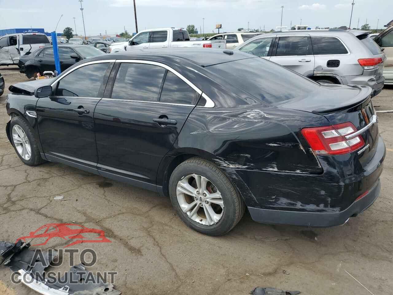 FORD TAURUS 2018 - 1FAHP2E81JG126830
