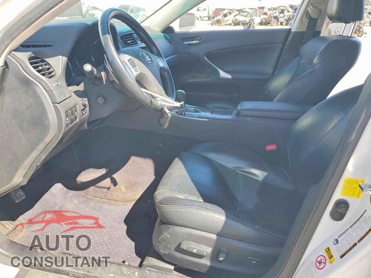 LEXUS IS 2012 - JTHCE5C21C5002984