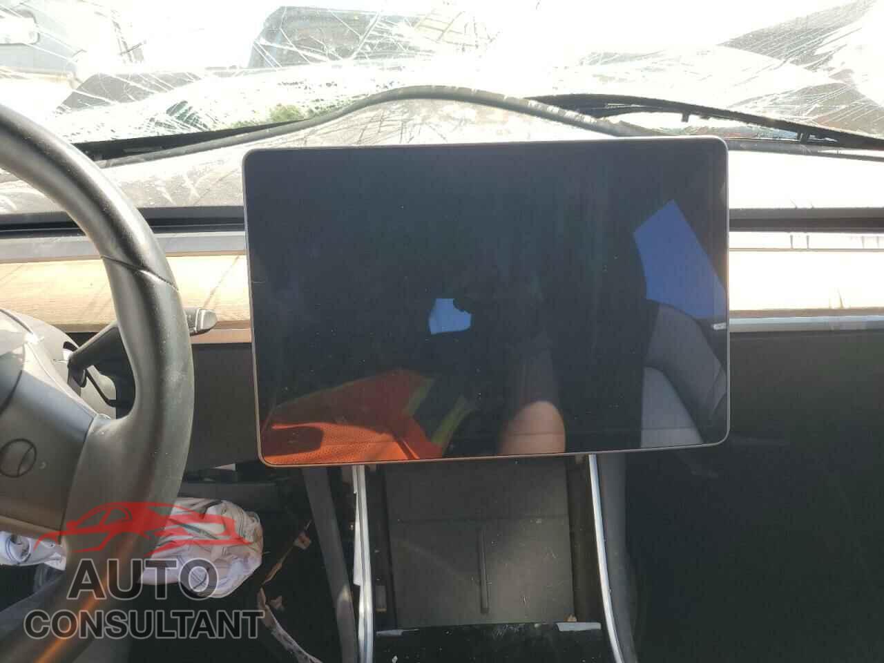 TESLA MODEL 3 2018 - 5YJ3E1EA7JF019931