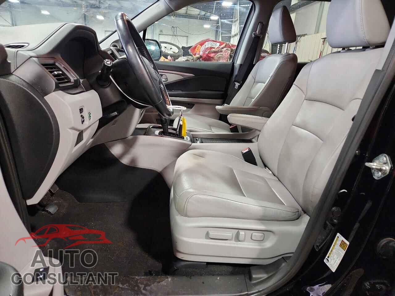 HONDA PILOT 2017 - 5FNYF6H54HB033861