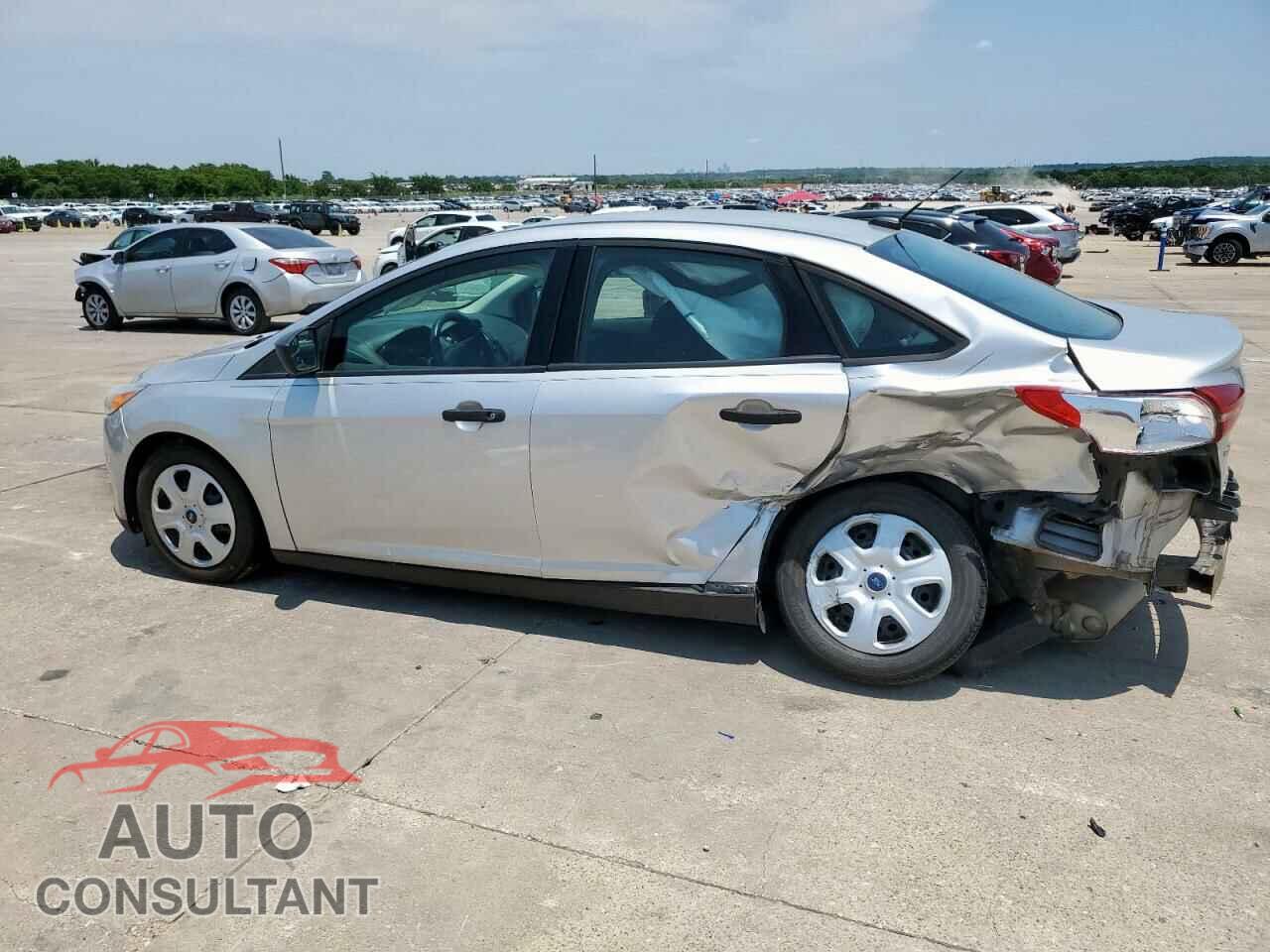 FORD FOCUS 2017 - 1FADP3E23HL244637