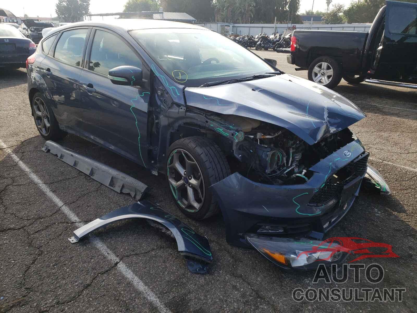 FORD FOCUS 2018 - 1FADP3L95JL278410
