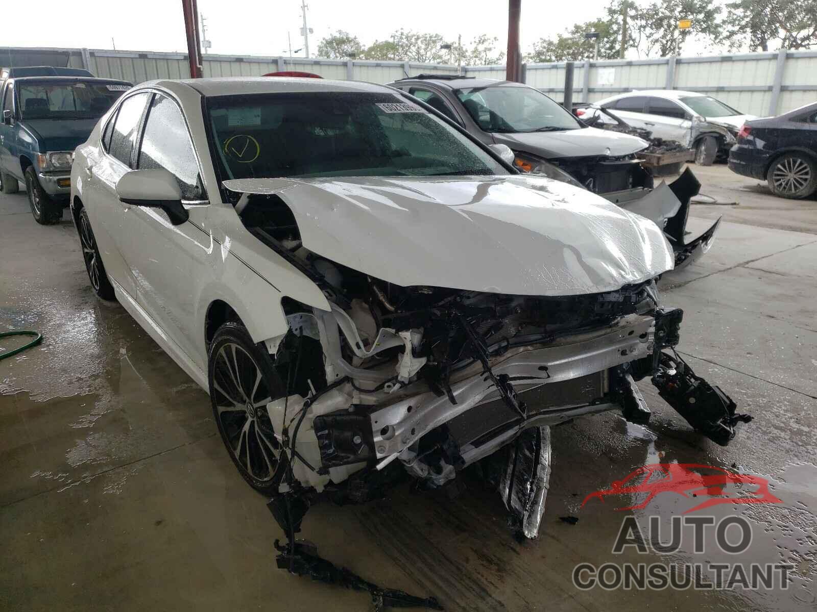 TOYOTA CAMRY 2018 - 4T1B11HK3JU636967