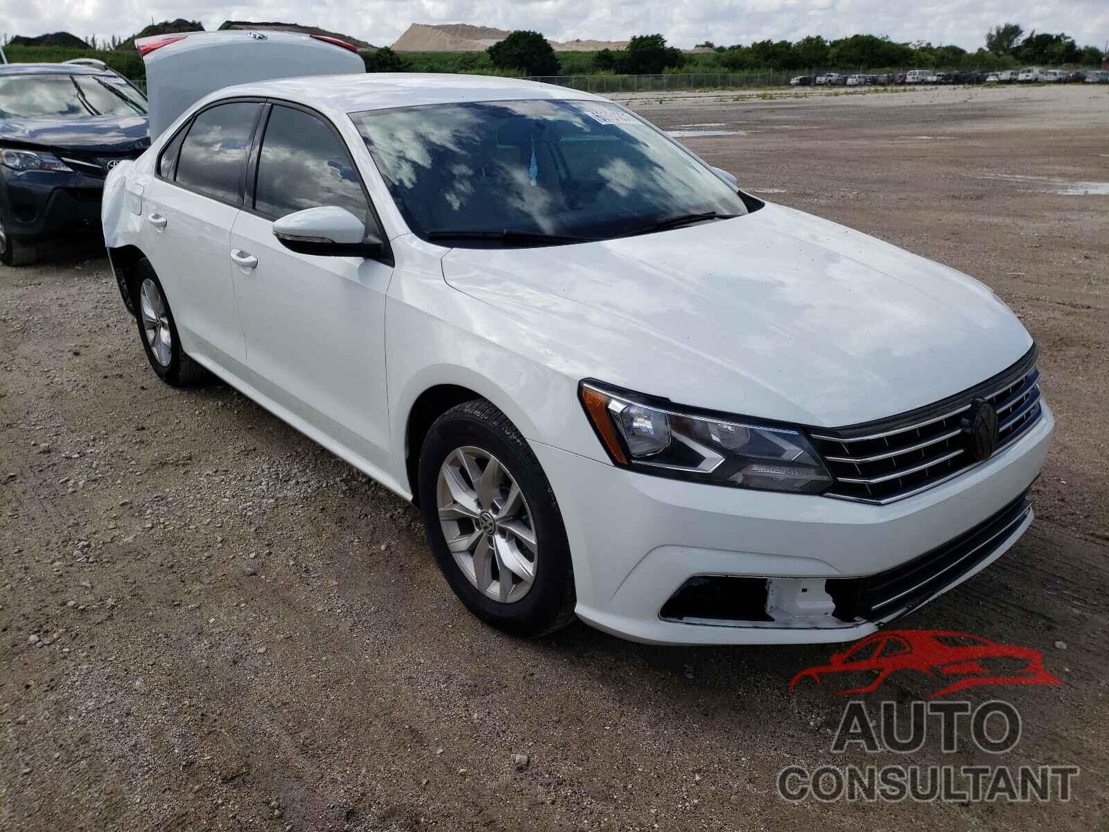 VOLKSWAGEN PASSAT 2018 - 1VWAA7A31JC006499