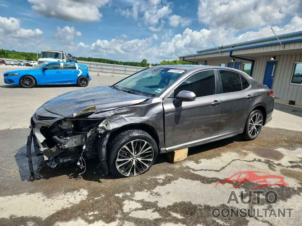 TOYOTA CAMRY 2018 - 4T1B11HK2JU535192