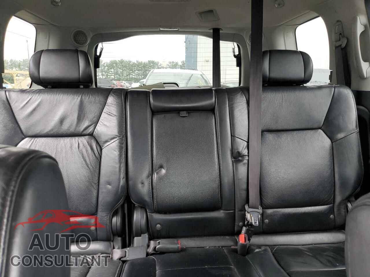 HONDA PILOT 2011 - 5FNYF4H62BB008848