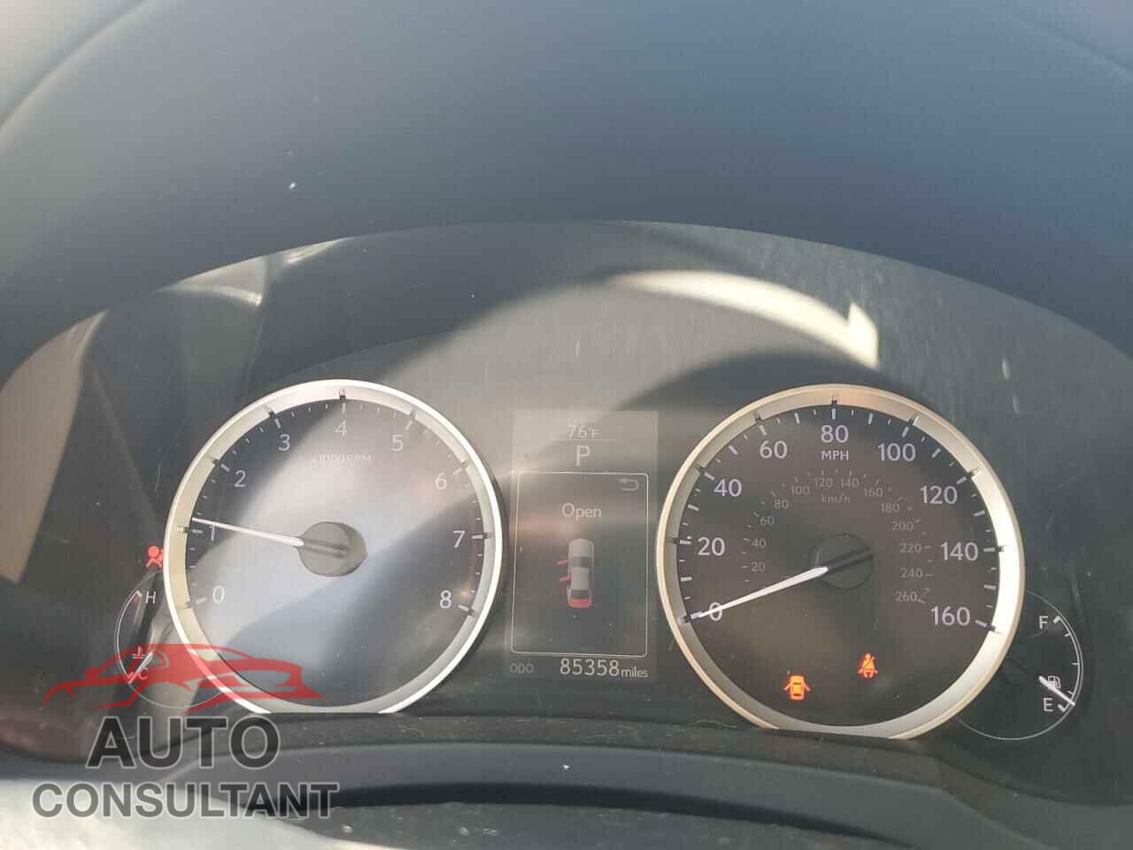LEXUS IS 2015 - JTHCF1D28F5020181