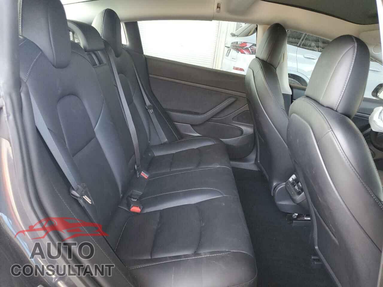 TESLA MODEL 3 2021 - 5YJ3E1EA3MF906124