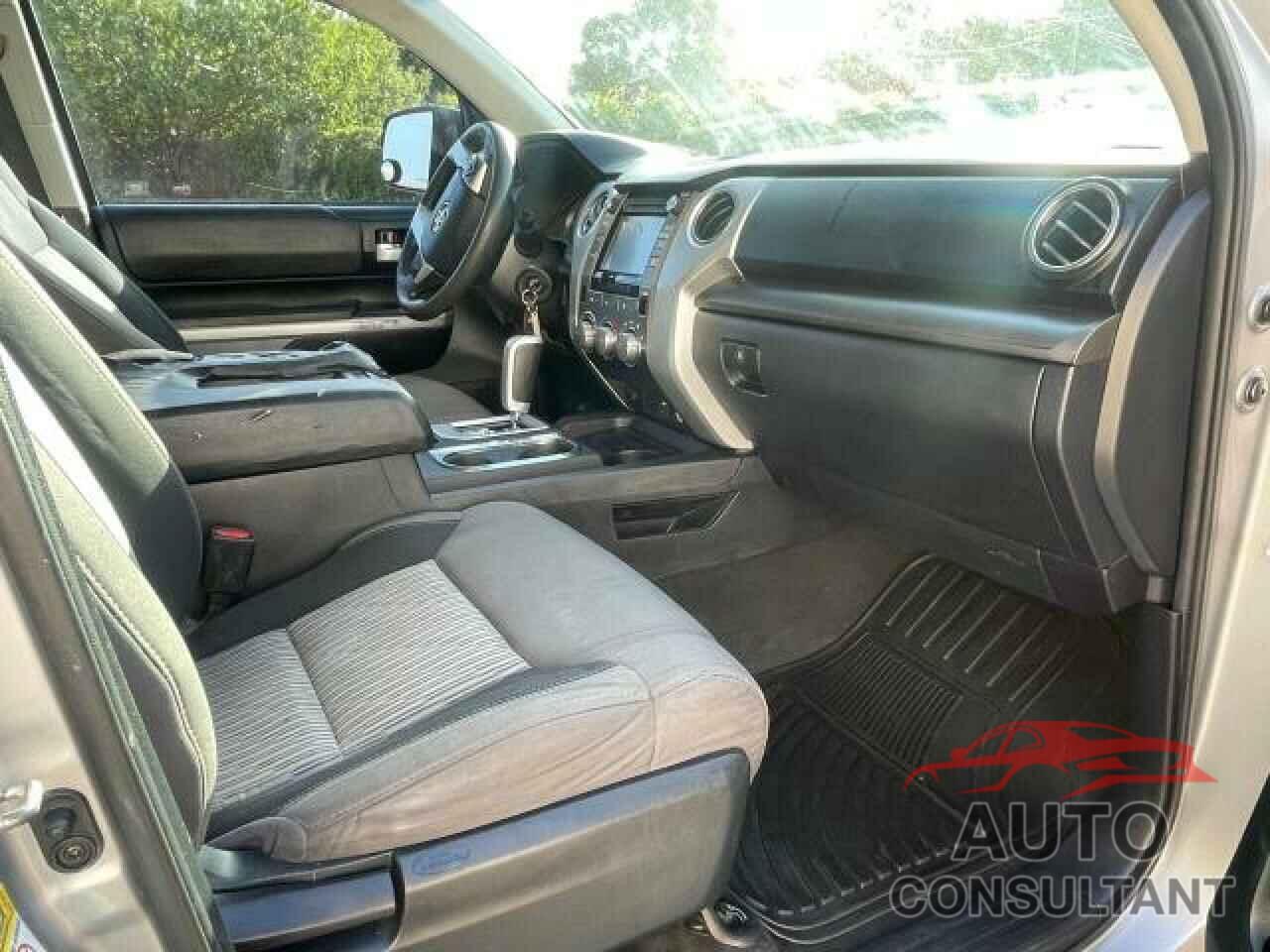 TOYOTA TUNDRA 2017 - 5TFEM5F19HX113858