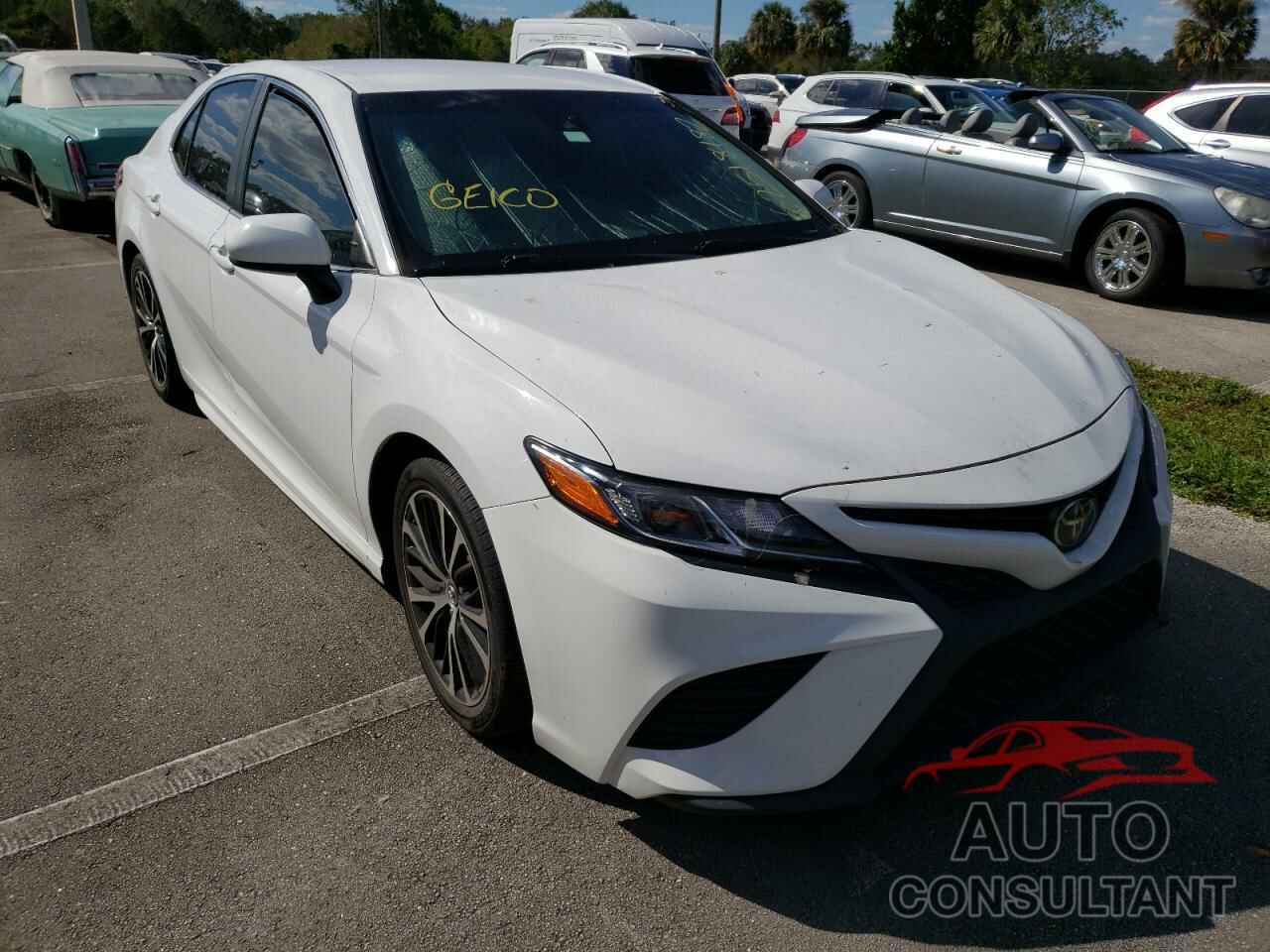 TOYOTA CAMRY 2018 - 4T1B11HK3JU090512