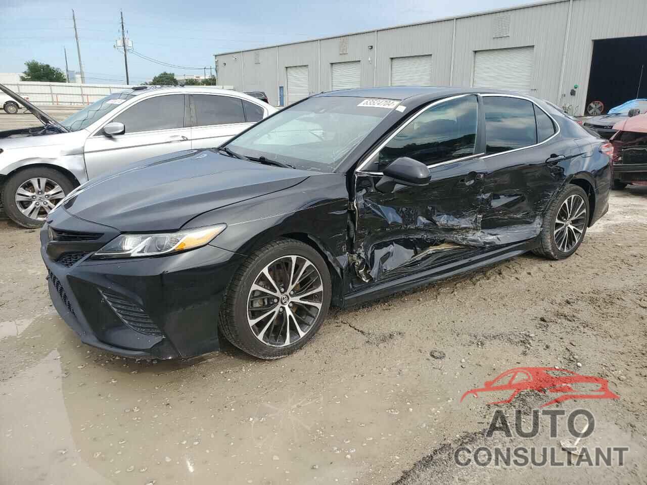 TOYOTA CAMRY 2018 - 4T1B11HK0JU115172