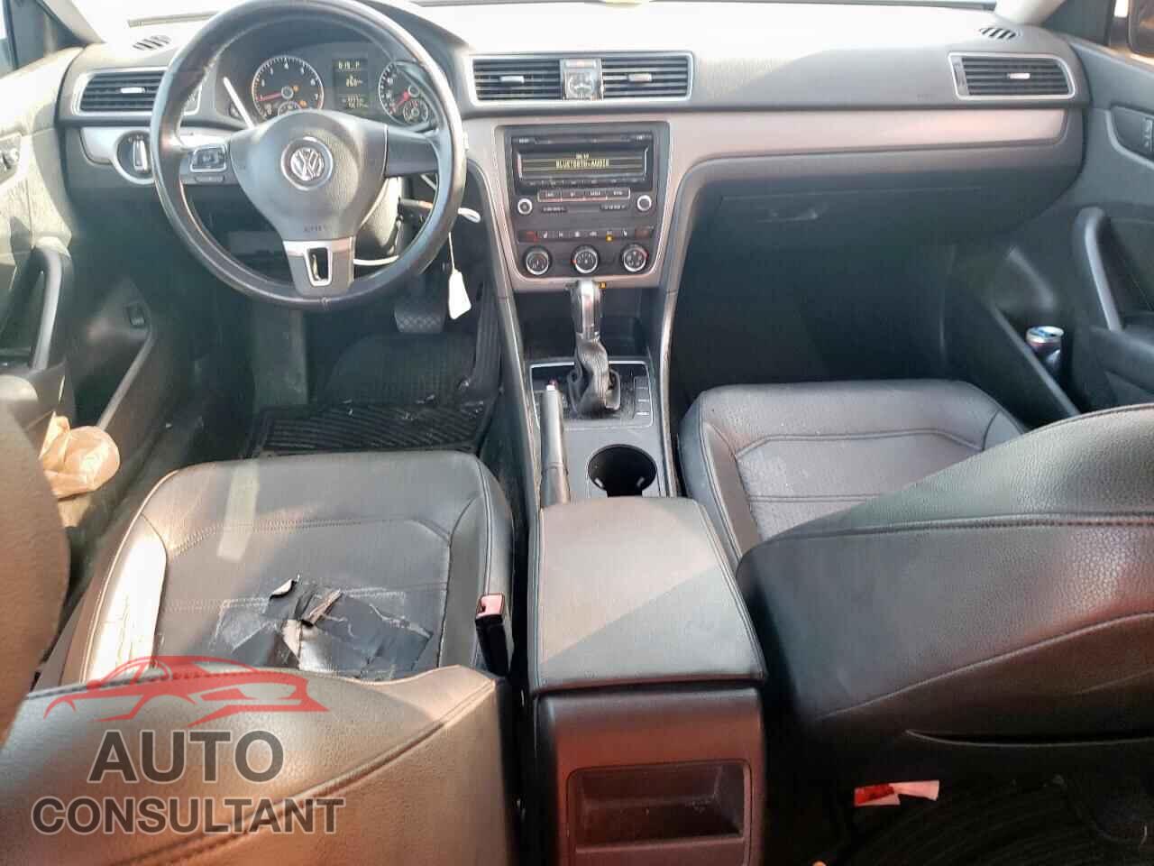 VOLKSWAGEN PASSAT 2015 - 1VWAT7A37FC020019