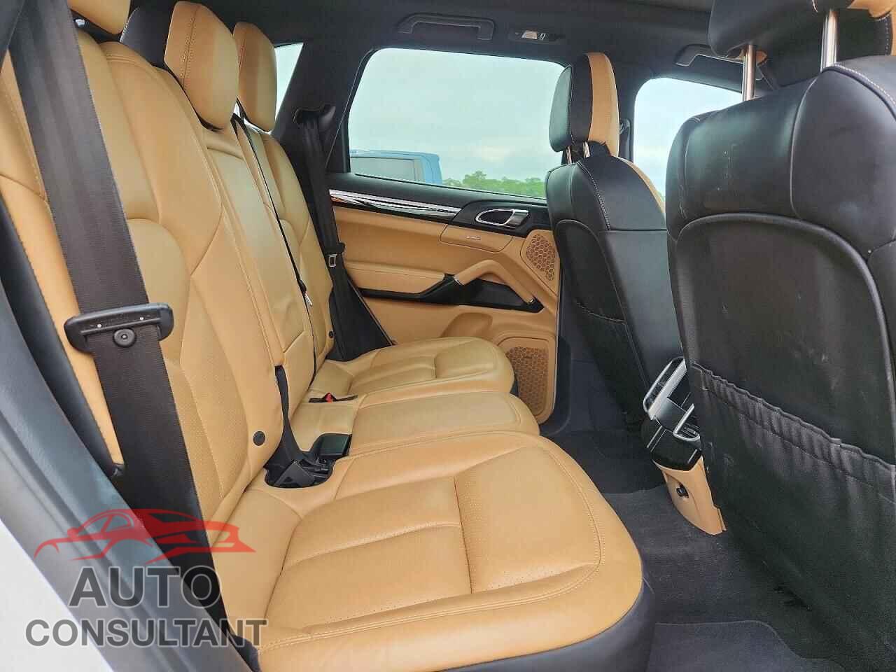 PORSCHE CAYENNE 2016 - WP1AA2A25GKA16091