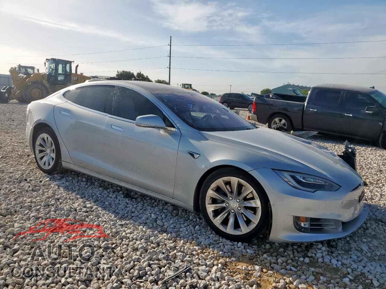 TESLA MODEL S 2017 - 5YJSA1E28HF200952