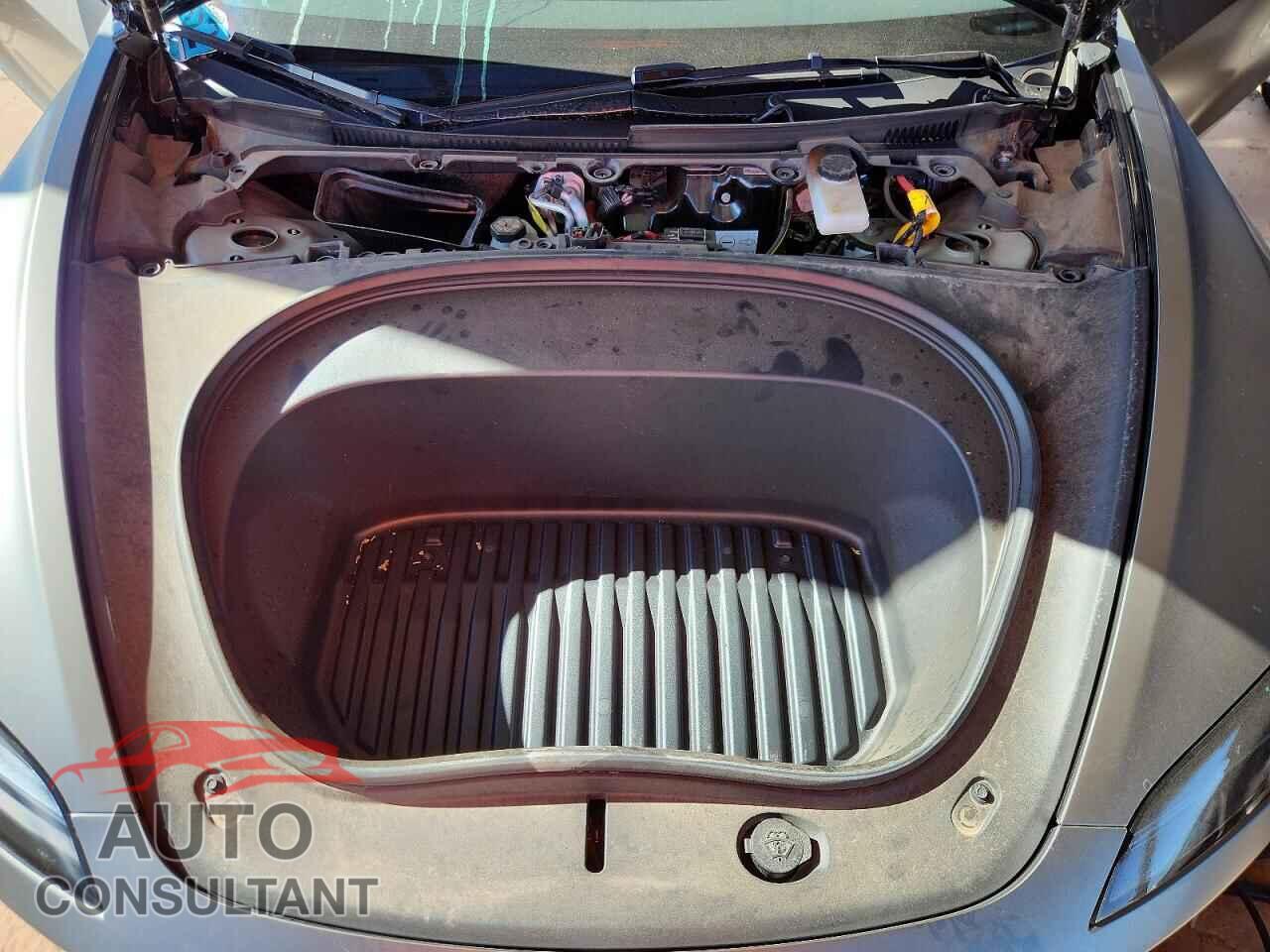 TESLA MODEL 3 2024 - 5YJ3E1ET3RF831739