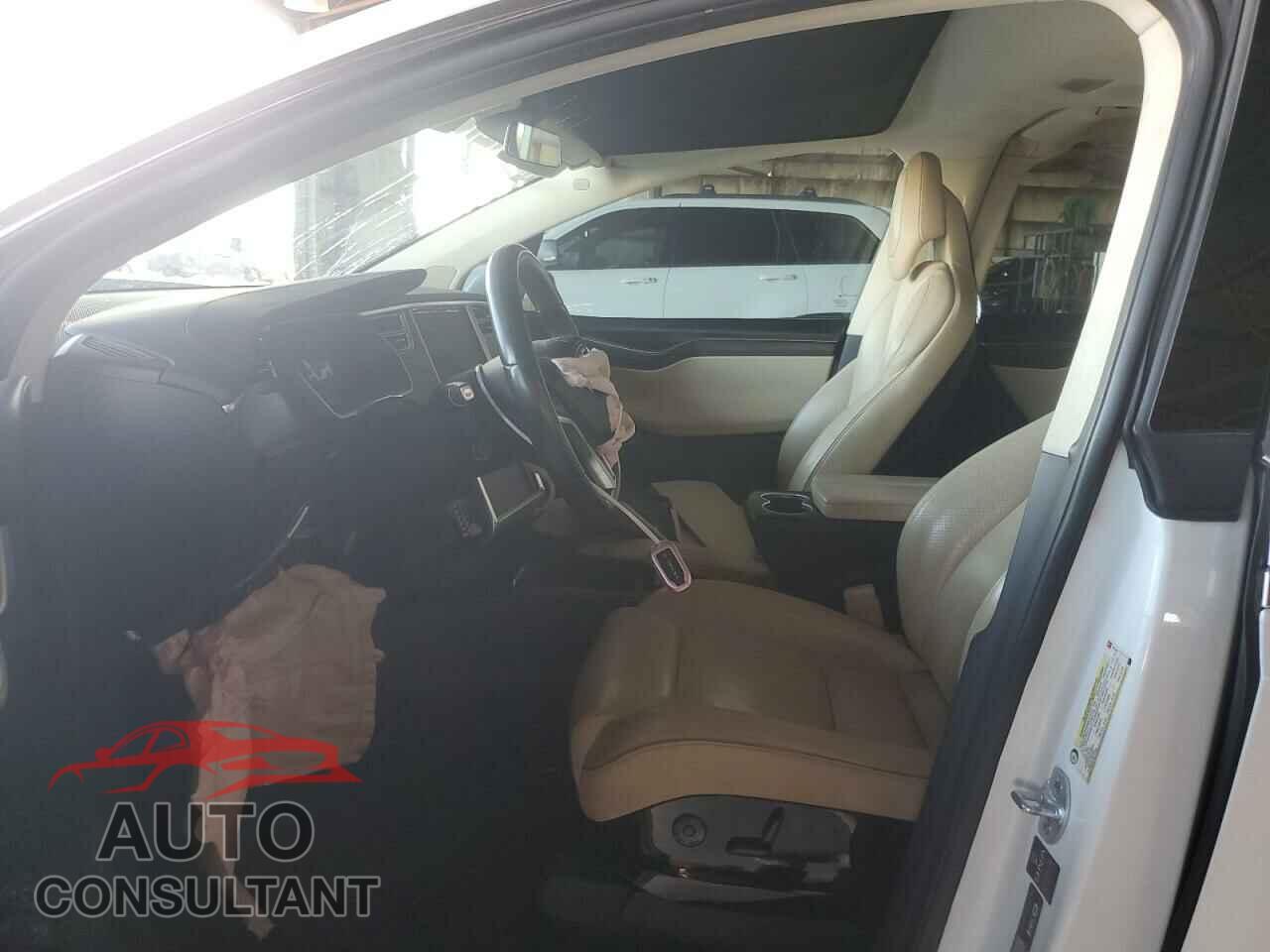TESLA MODEL X 2016 - 5YJXCAE26GF001588