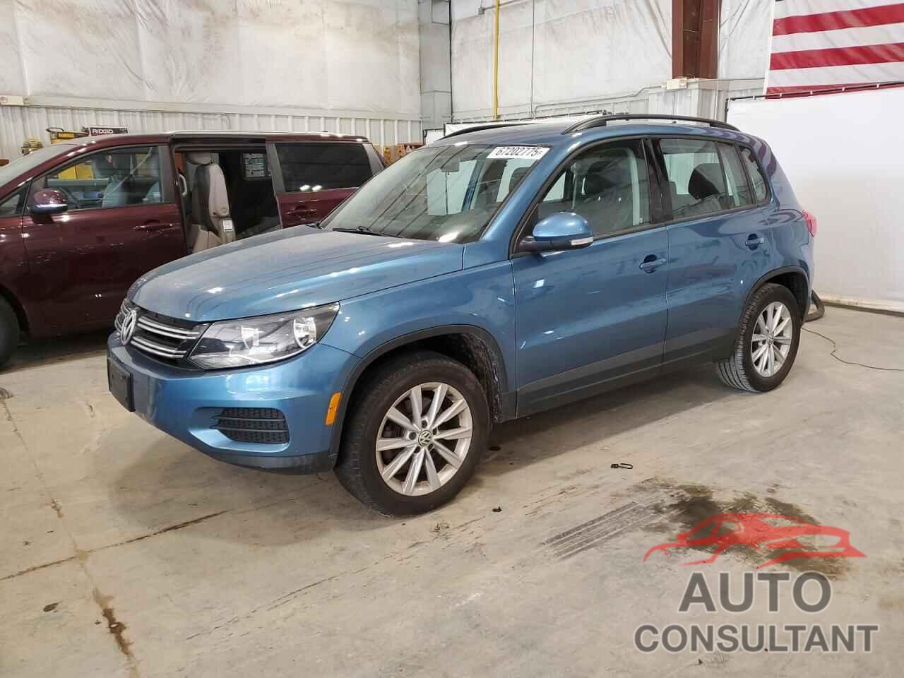 VOLKSWAGEN TIGUAN 2017 - WVGAV7AX9HK045363