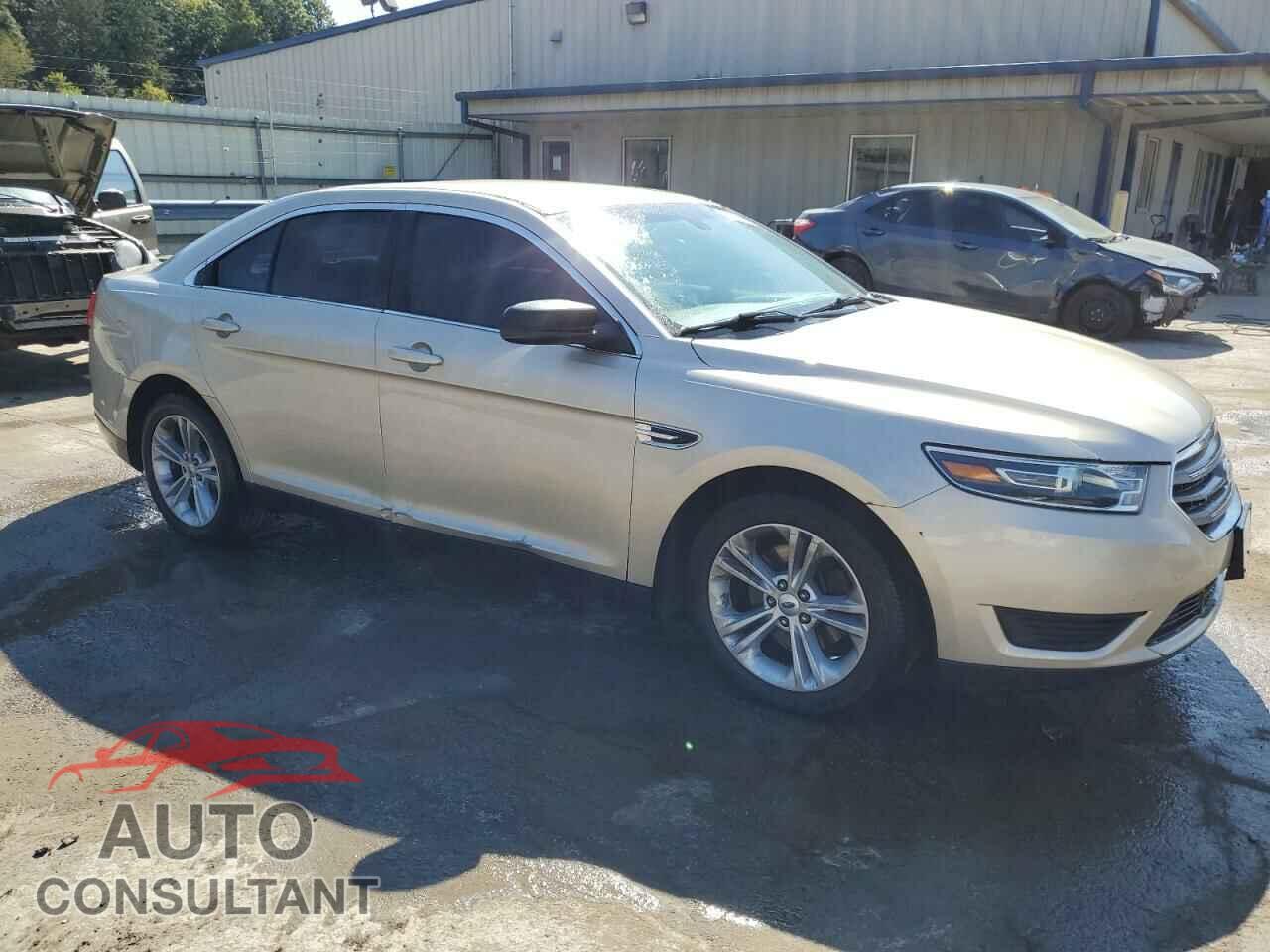 FORD TAURUS 2018 - 1FAHP2D82JG105339