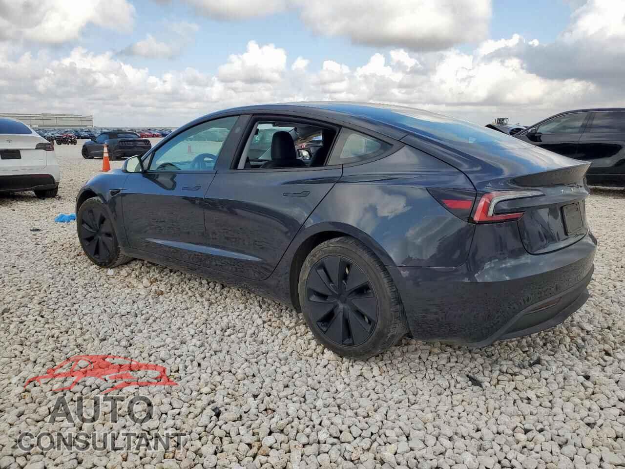 TESLA MODEL 3 2024 - 5YJ3E1EA0RF727658
