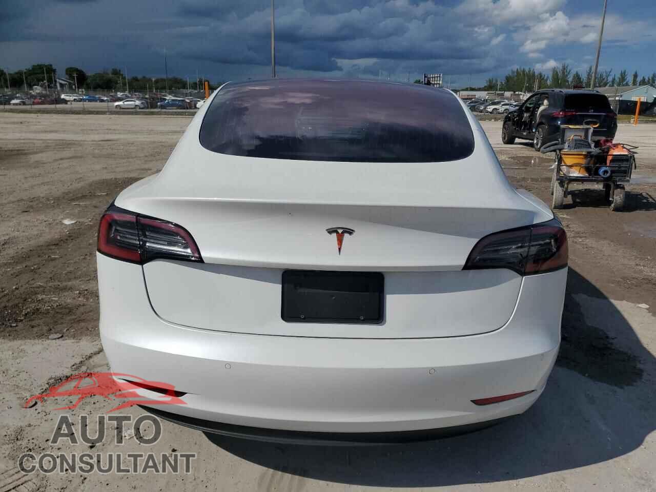TESLA MODEL 3 2018 - 5YJ3E1EA8JF017251