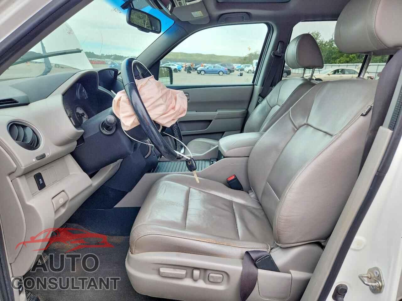 HONDA PILOT 2015 - 5FNYF4H52FB023072