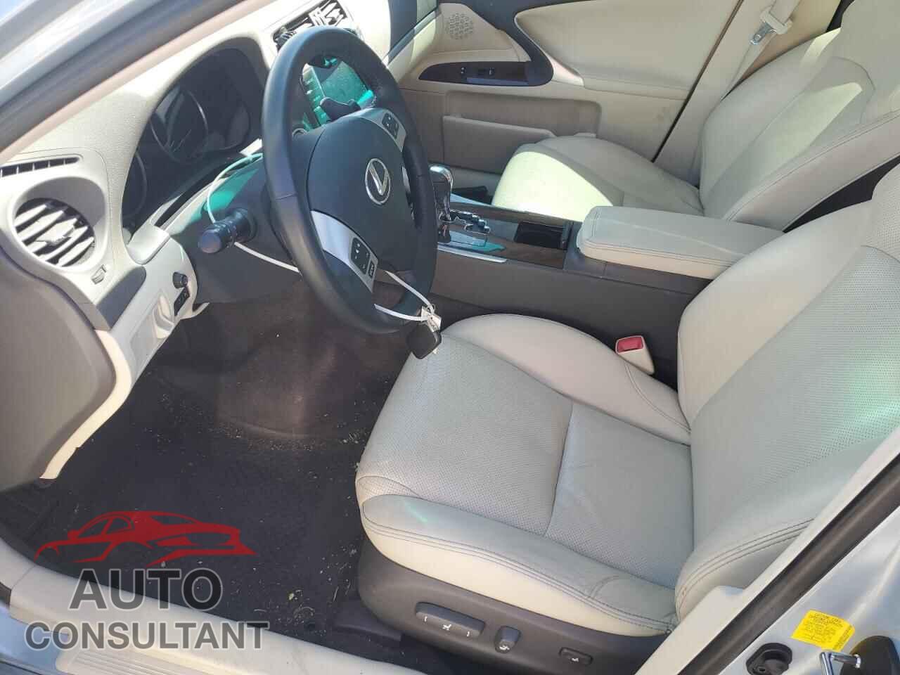 LEXUS IS 2011 - JTHCF5C29B5049126