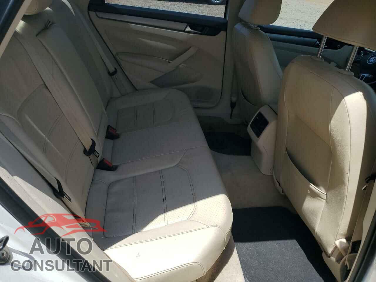 VOLKSWAGEN PASSAT 2014 - 1VWBN7A35EC004527