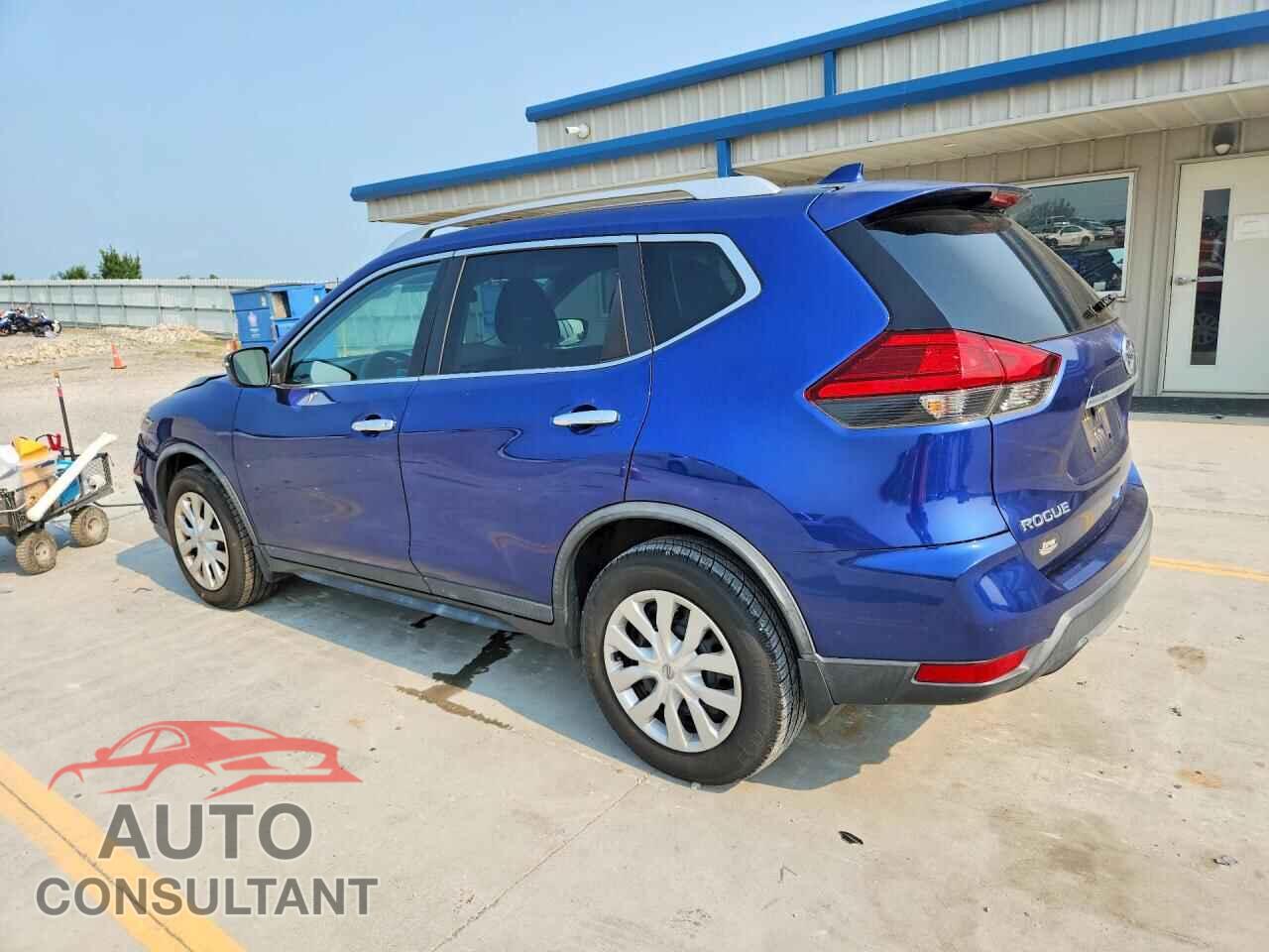 NISSAN ROGUE 2017 - KNMAT2MT2HP592001