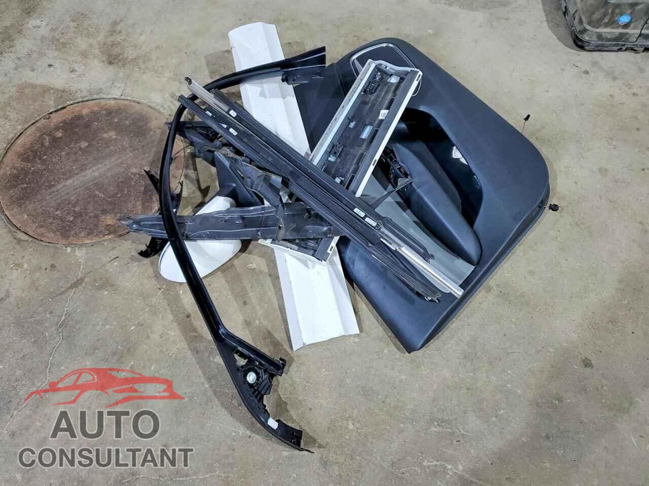 AUDI Q3 2017 - WA1GCCFSXHR012657