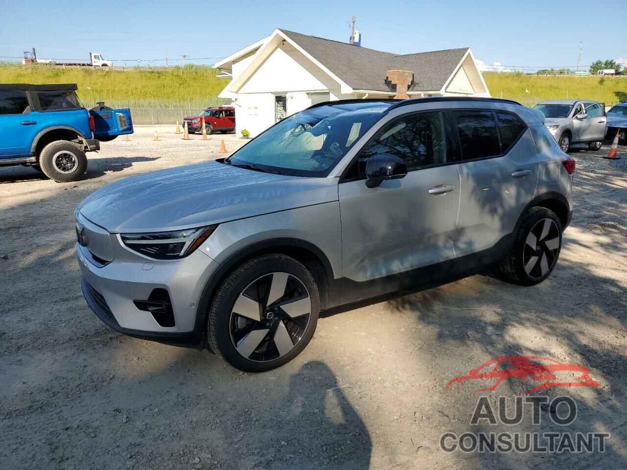 VOLVO XC40 2023 - YV4ED3UM8P2946867