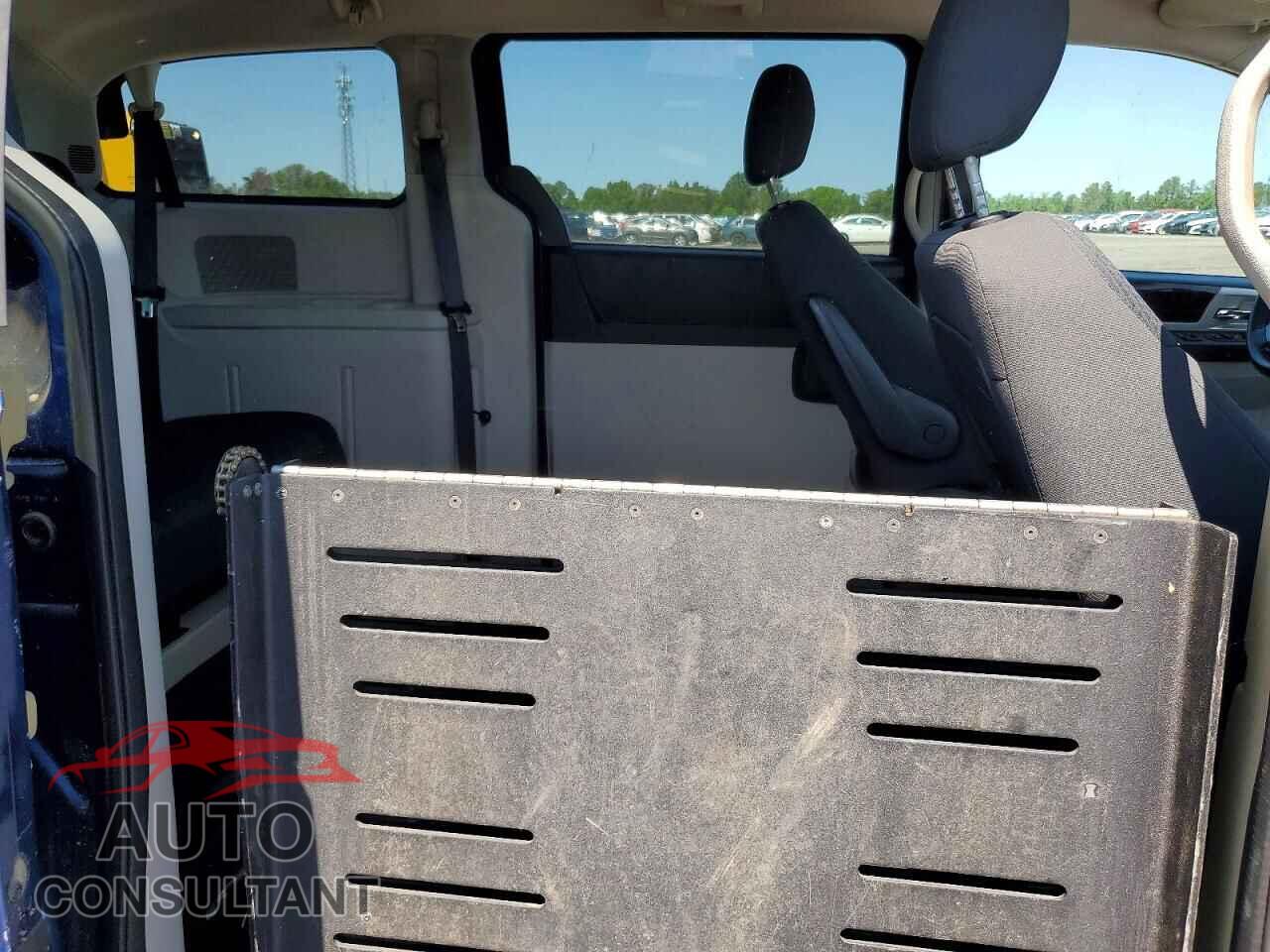 DODGE CARAVAN 2010 - 2D4RN5D15AR100775