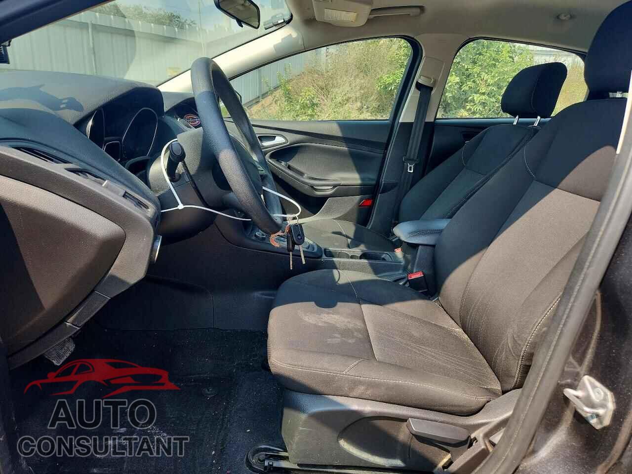 FORD FOCUS 2017 - 1FADP3F21HL219220