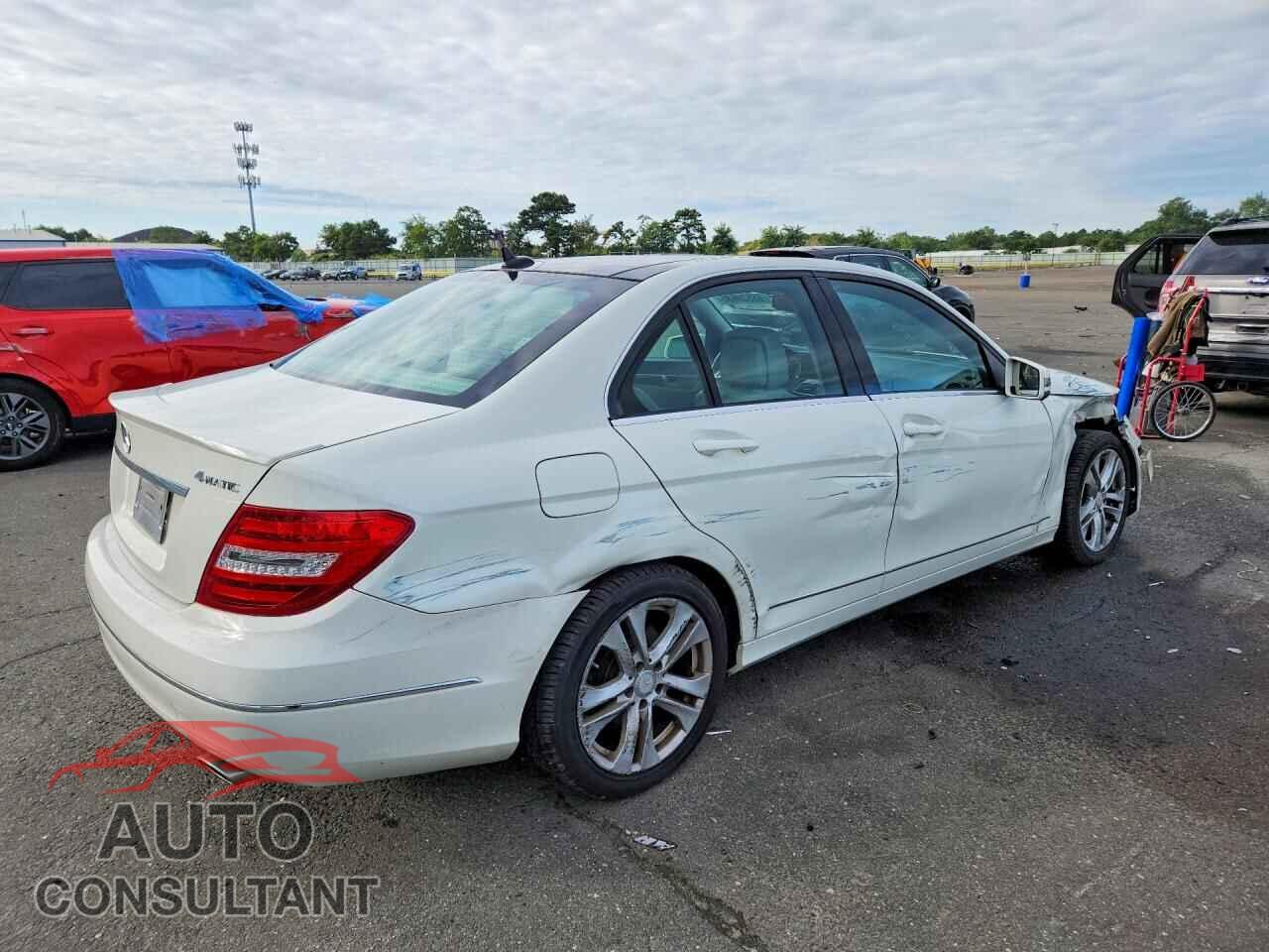 MERCEDES-BENZ C-CLASS 2012 - WDDGF8BB0CA650414