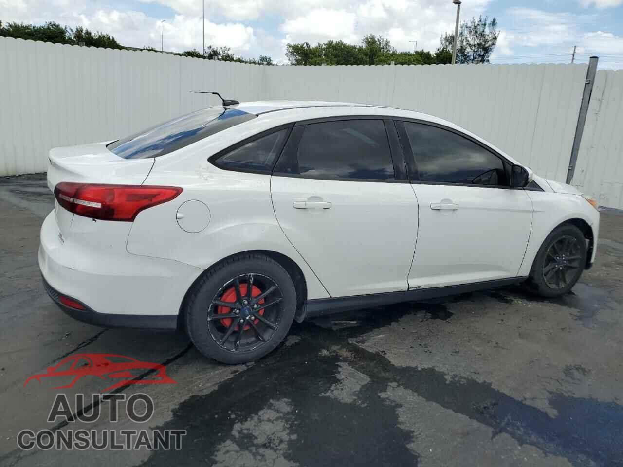 FORD FOCUS 2016 - 1FADP3F2XGL204472