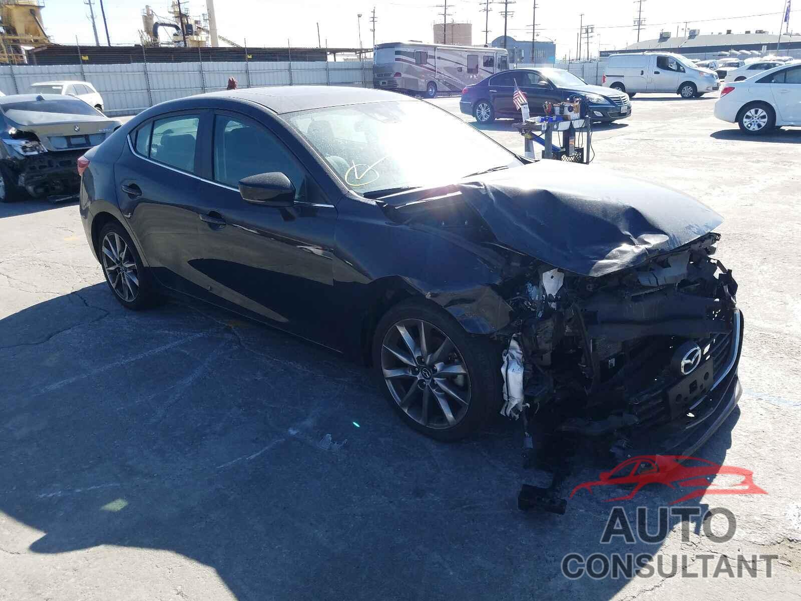 MAZDA 3 2018 - 3MZBN1W38JM176422