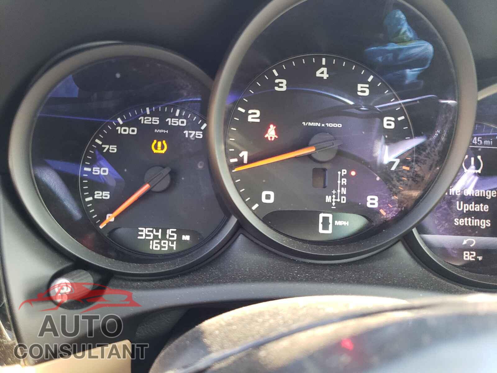 PORSCHE MACAN 2018 - WP1AA2A50JLB01013