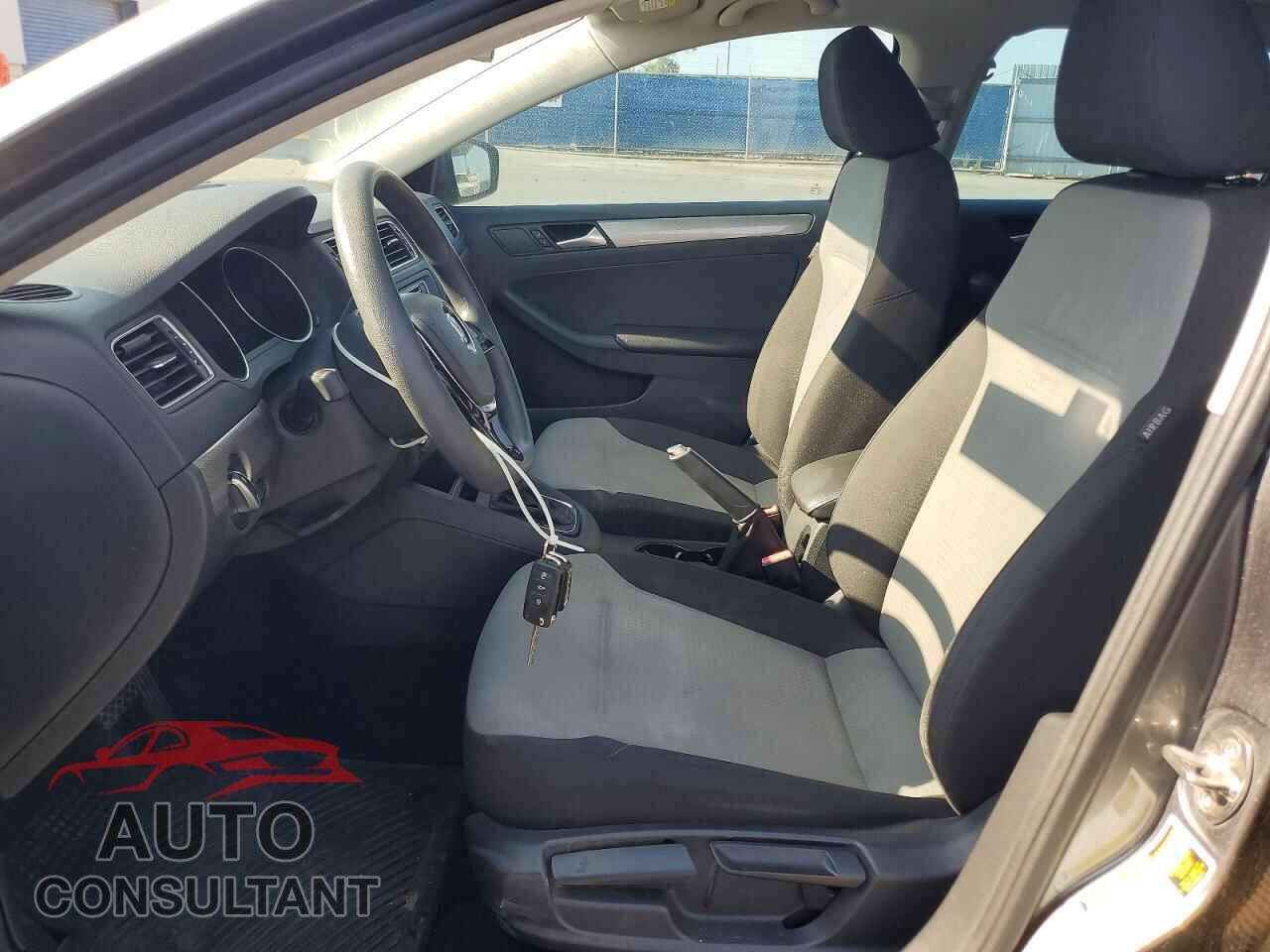 VOLKSWAGEN JETTA 2017 - 3VW2B7AJ8HM404852