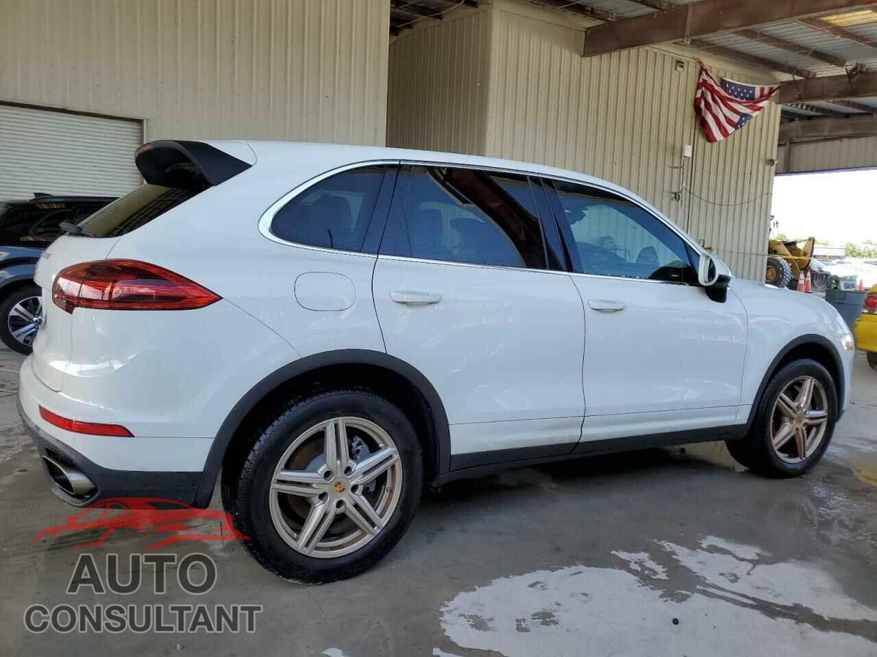 PORSCHE CAYENNE 2016 - WP1AA2A22GKA11317
