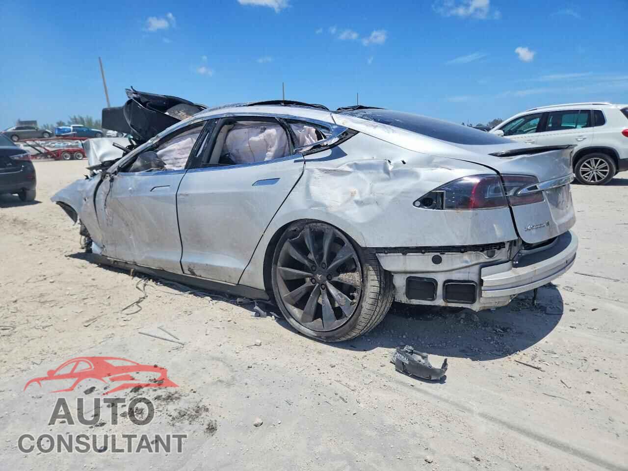 TESLA MODEL S 2013 - 5YJSA1DP8DFP17062