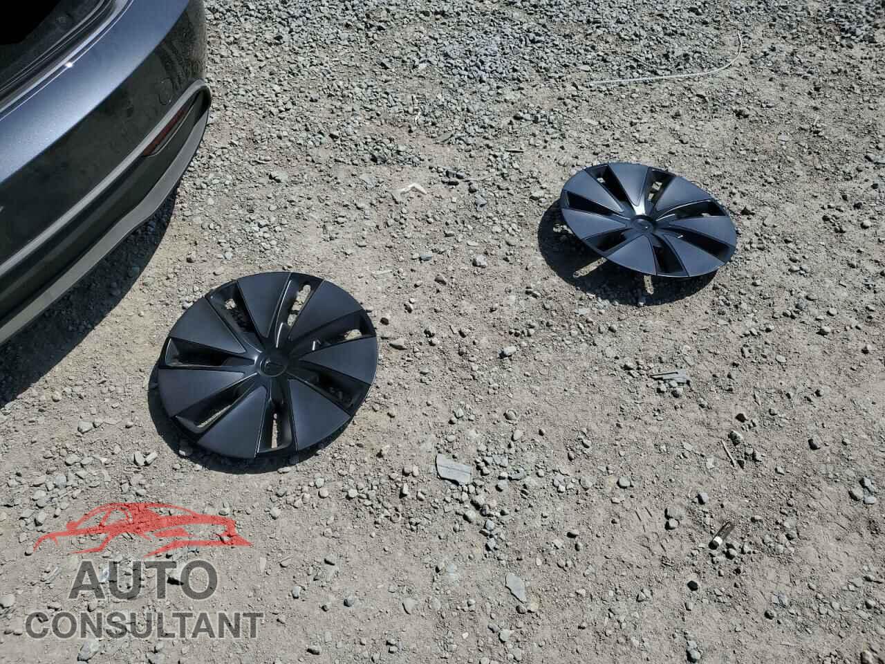 TESLA MODEL 3 2024 - 5YJ3E1EA0RF745612