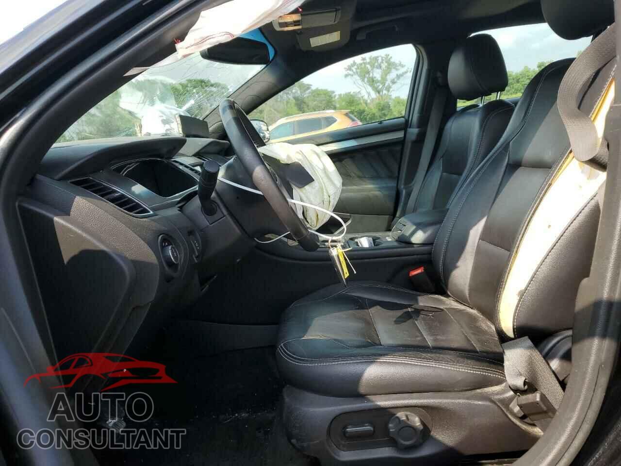 FORD TAURUS 2018 - 1FAHP2E87JG111457